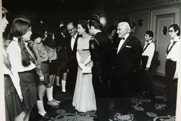 Chaverim of Bnei Akiva meet Queen Elizabeth in 1970